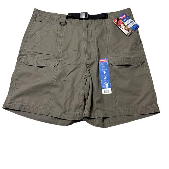 Wrangler Green Utility Cargo Shorts Men’s Size 42 Built in Belt Outdoors Hiking - Picture 1 of 6